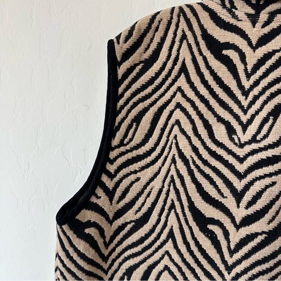 Chicos Vintage Tan & Black Zebra Animal Print Zip Front Tapestry Vest Size 3 - Picture 10 of 13